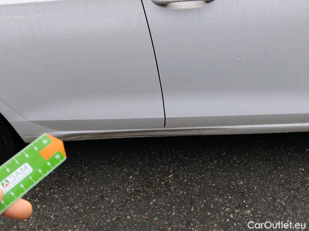  Volkswagen  Golf  VOLKSWAGEN / 2020 / 5P / berlina con portón Life 2.0 TDI 85kW (115CV) #2