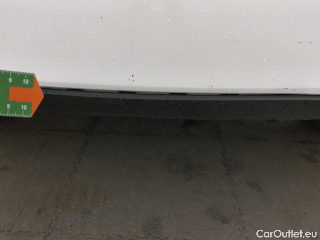  Toyota  Yaris TOYOTA  / 2017 / 5P / berlina con portón 1.5 100H Active #16