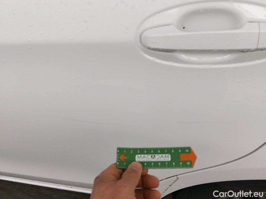  Toyota  Yaris TOYOTA  / 2017 / 5P / berlina con portón 1.5 100H Active #6