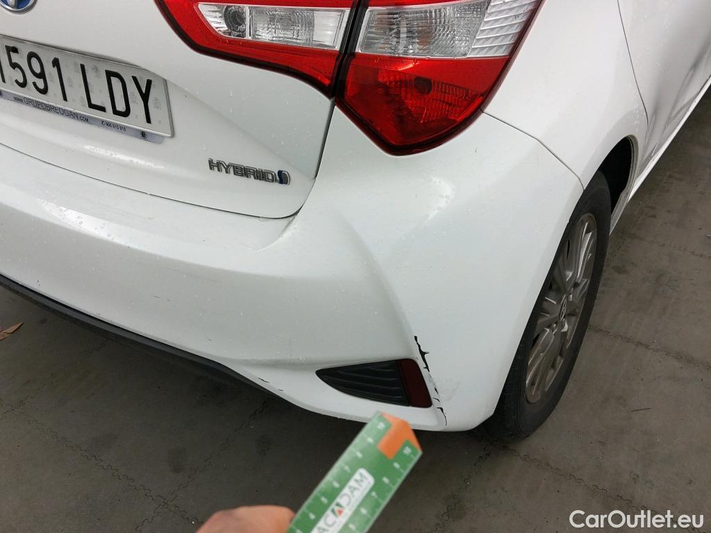  Toyota  Yaris TOYOTA  / 2017 / 5P / berlina con portón 1.5 100H Active #14