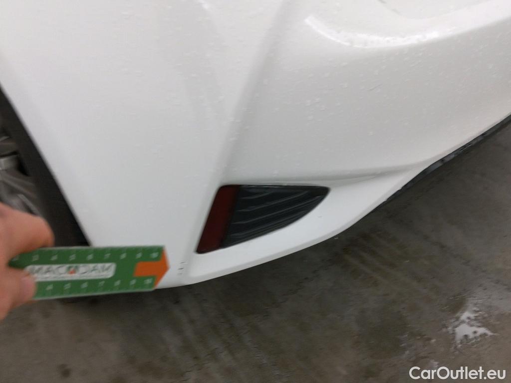  Toyota  Yaris TOYOTA  / 2017 / 5P / berlina con portón 1.5 100H Active #4