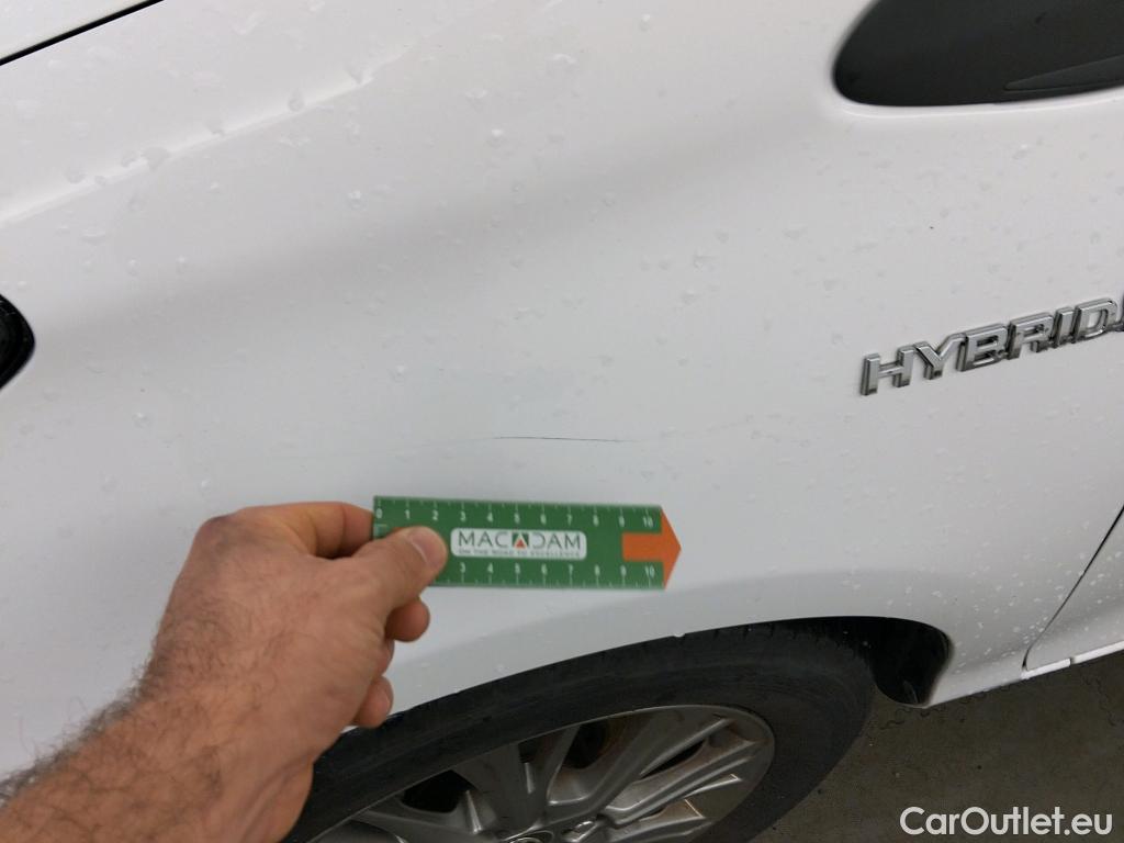  Toyota  Yaris TOYOTA  / 2017 / 5P / berlina con portón 1.5 100H Active #10