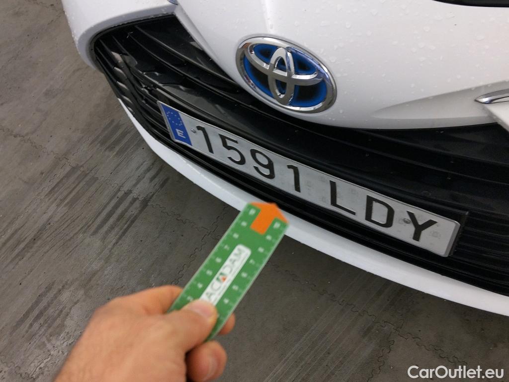  Toyota  Yaris TOYOTA  / 2017 / 5P / berlina con portón 1.5 100H Active #18