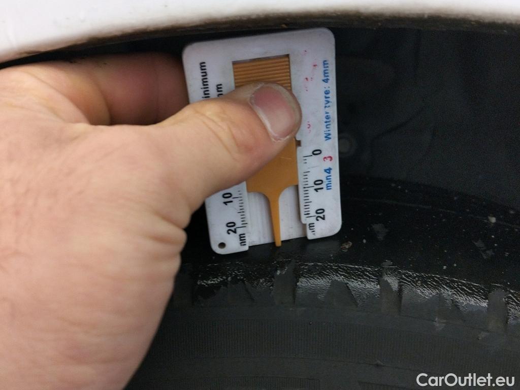  Toyota  Yaris TOYOTA  / 2017 / 5P / berlina con portón 1.5 100H Active #22