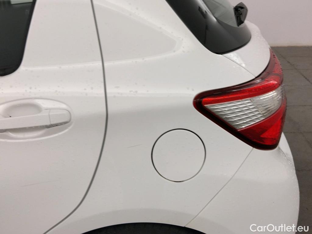  Toyota  Yaris TOYOTA  / 2017 / 5P / berlina con portón 1.5 100H Active #7