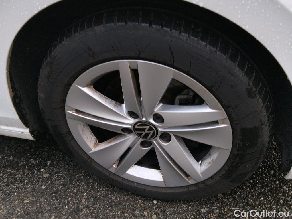  Volkswagen  Golf  VOLKSWAGEN / 2020 / 5P / berlina con portón Life 2.0 TDI 85kW (115CV) #13