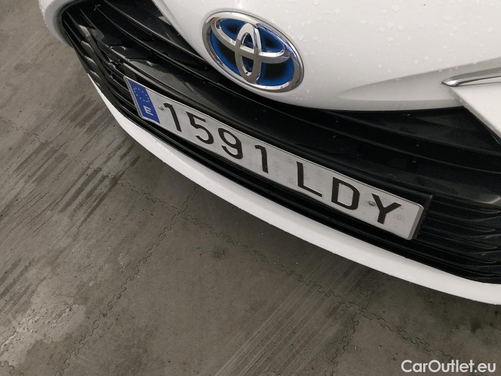  Toyota  Yaris TOYOTA  / 2017 / 5P / berlina con portón 1.5 100H Active #17