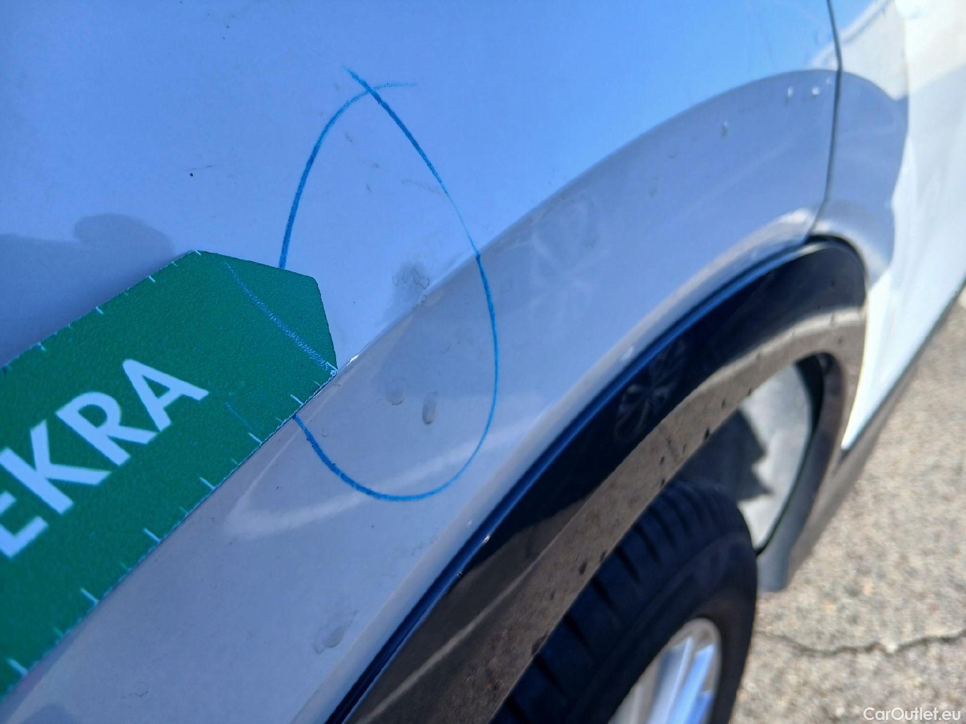  Audi  Q2 AUDI  / 2016 / 5P / todoterreno Design 30 TFSI 85kW (116CV) #20