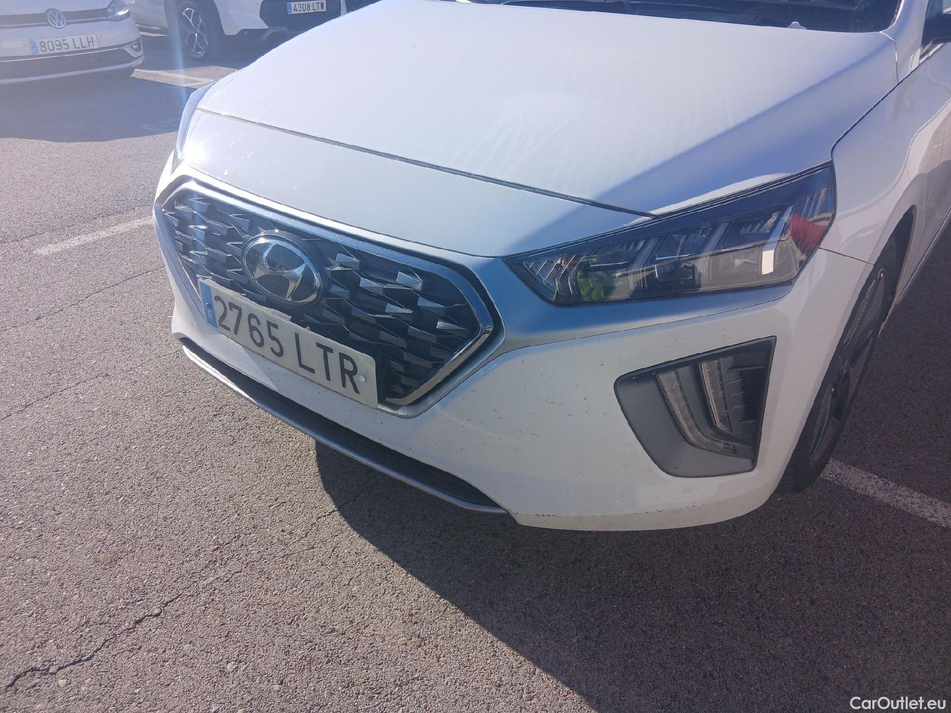  Hyundai   Ioniq HYUNDAI / 2019 / 5P / berlina con portón 1.6 GDI HEV Tecno DCT #6