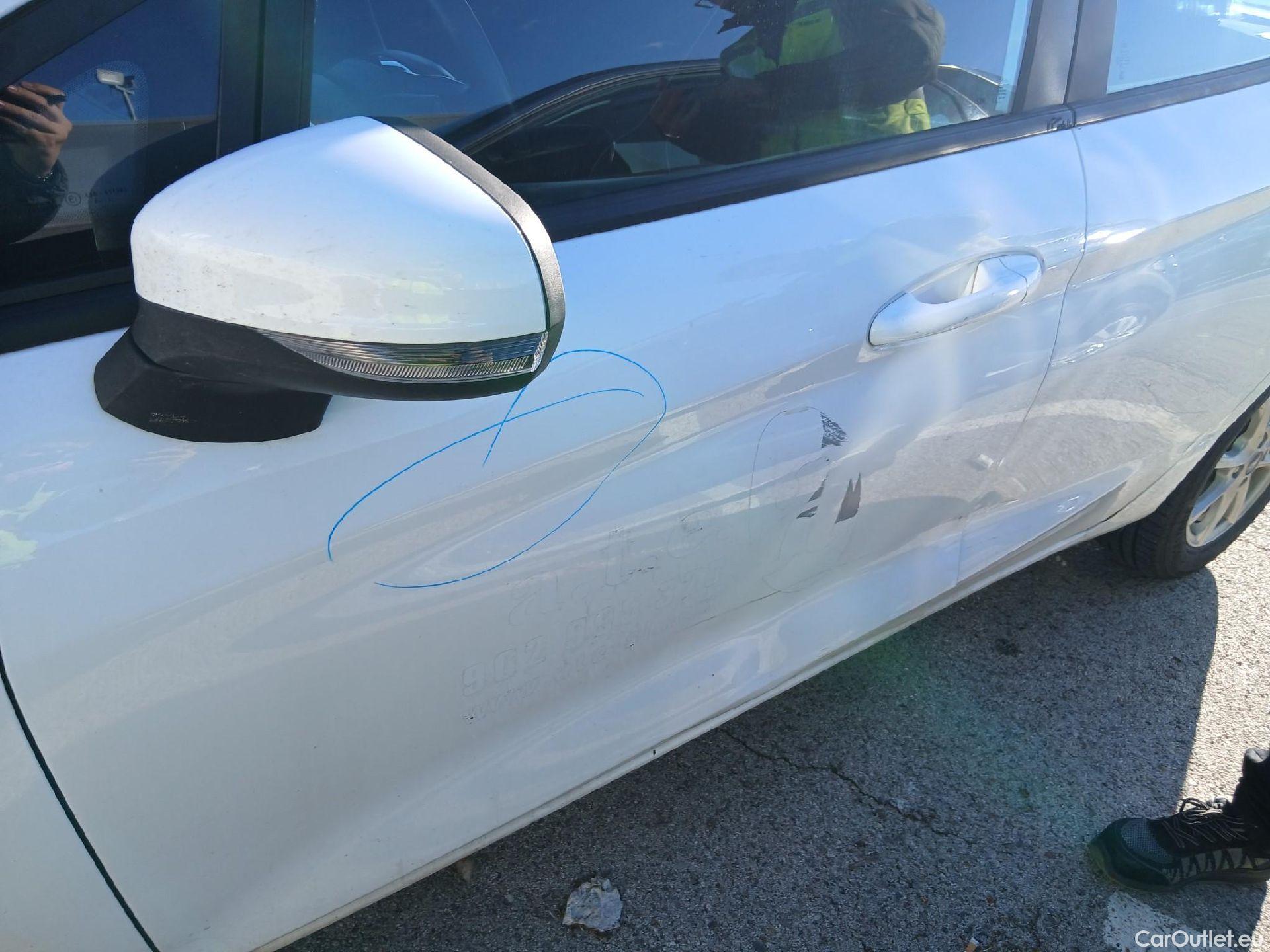  Ford  Fiesta FORD  / 2017 / 5P / berlina con portón 1.5 TDCI 63kW Trend+ 5p (AC) #16