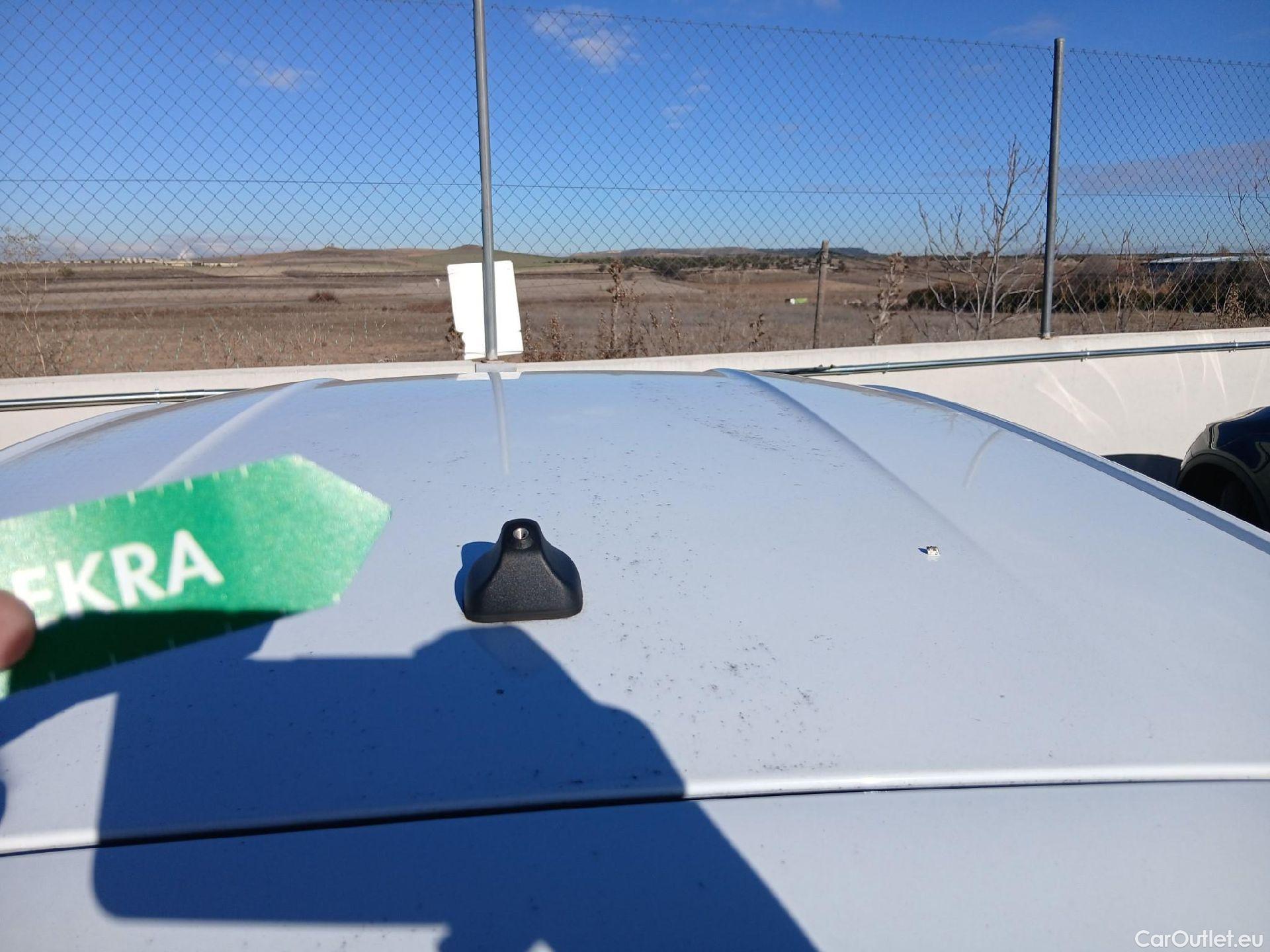  Ford  Fiesta FORD  / 2017 / 5P / berlina con portón 1.5 TDCI 63kW Trend+ 5p (AC) #4