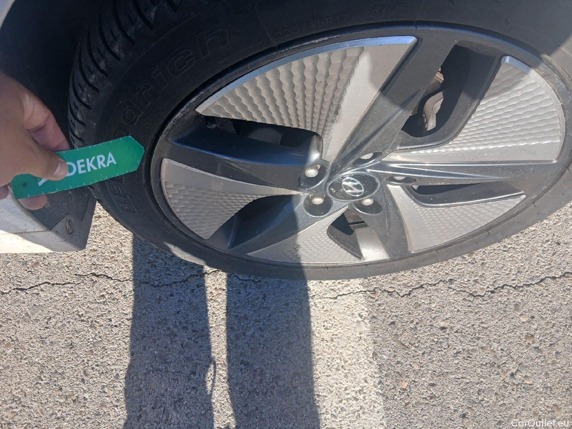  Hyundai   Ioniq HYUNDAI / 2019 / 5P / berlina con portón 1.6 GDI HEV Tecno DCT #26