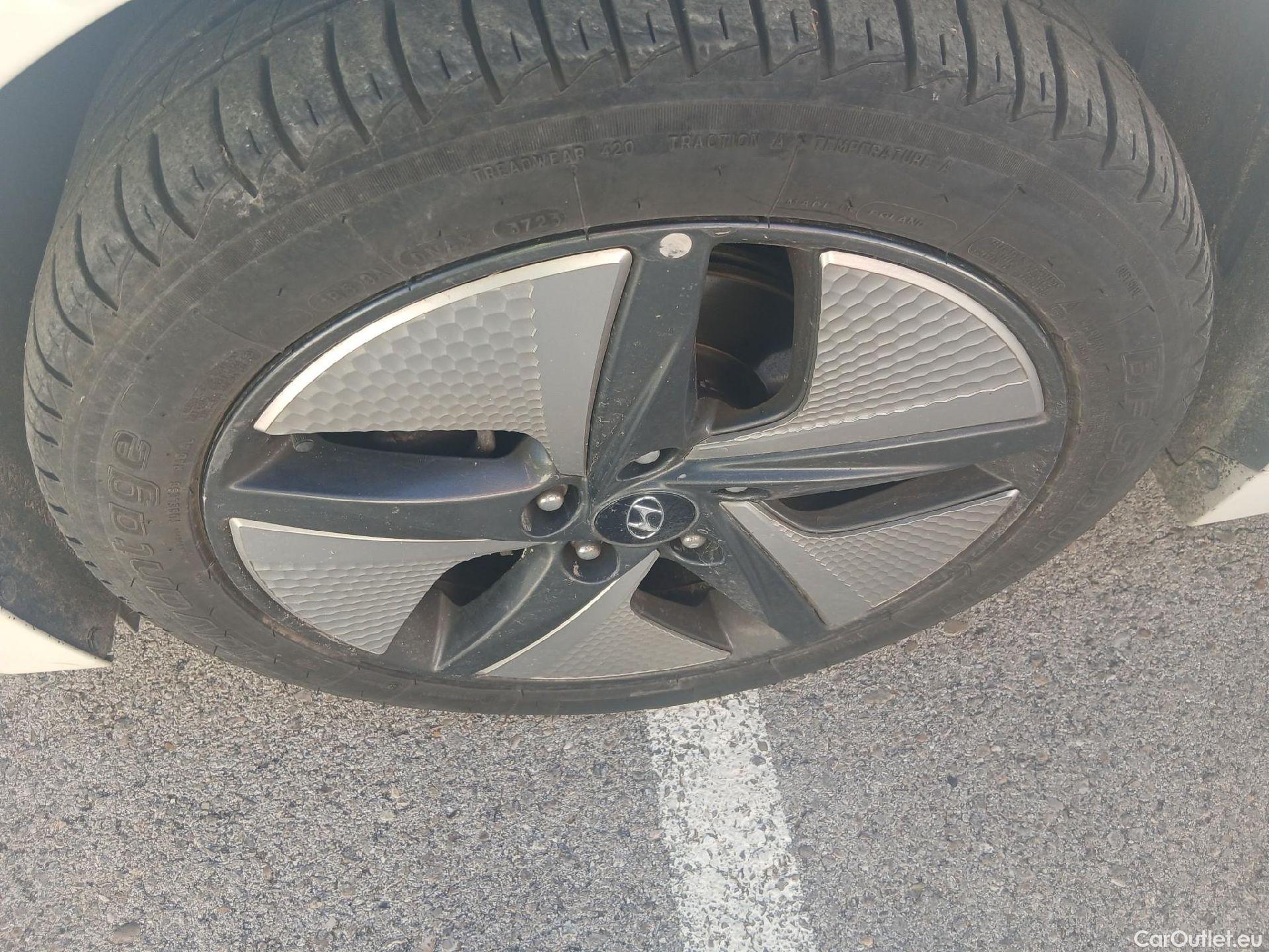  Hyundai   Ioniq HYUNDAI / 2019 / 5P / berlina con portón 1.6 GDI HEV Tecno DCT #13