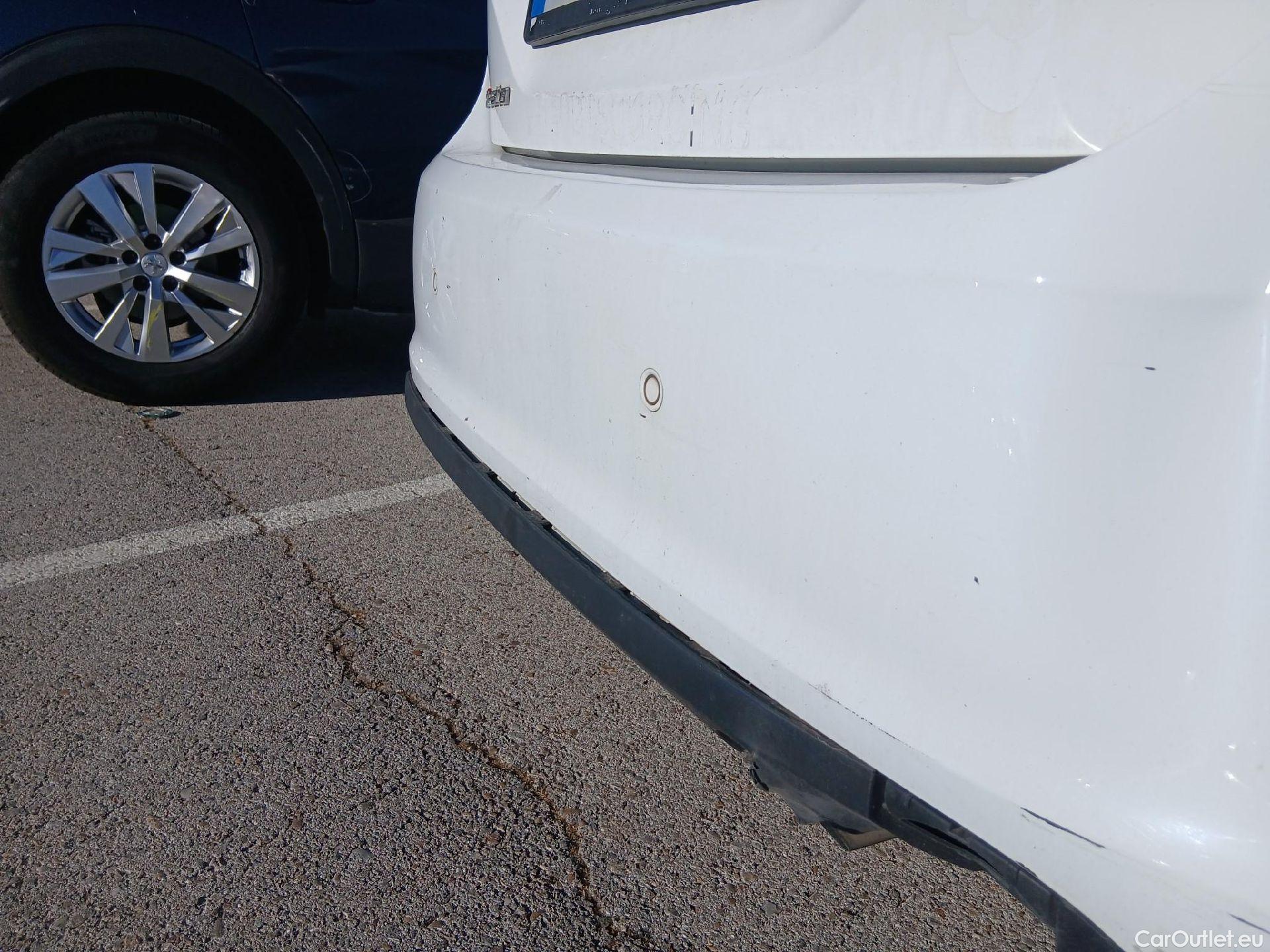  Ford  Fiesta FORD  / 2017 / 5P / berlina con portón 1.5 TDCI 63kW Trend+ 5p (AC) #30