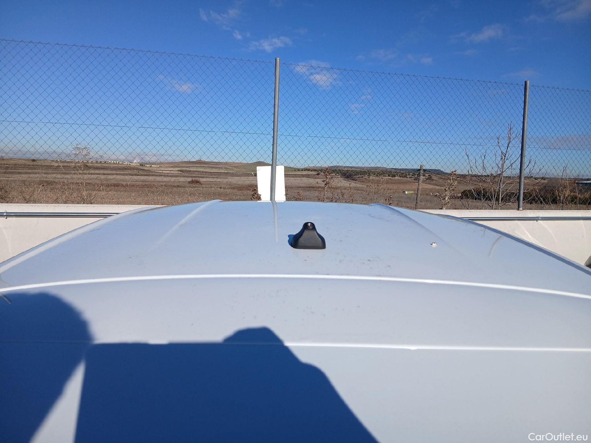  Ford  Fiesta FORD  / 2017 / 5P / berlina con portón 1.5 TDCI 63kW Trend+ 5p (AC) #3