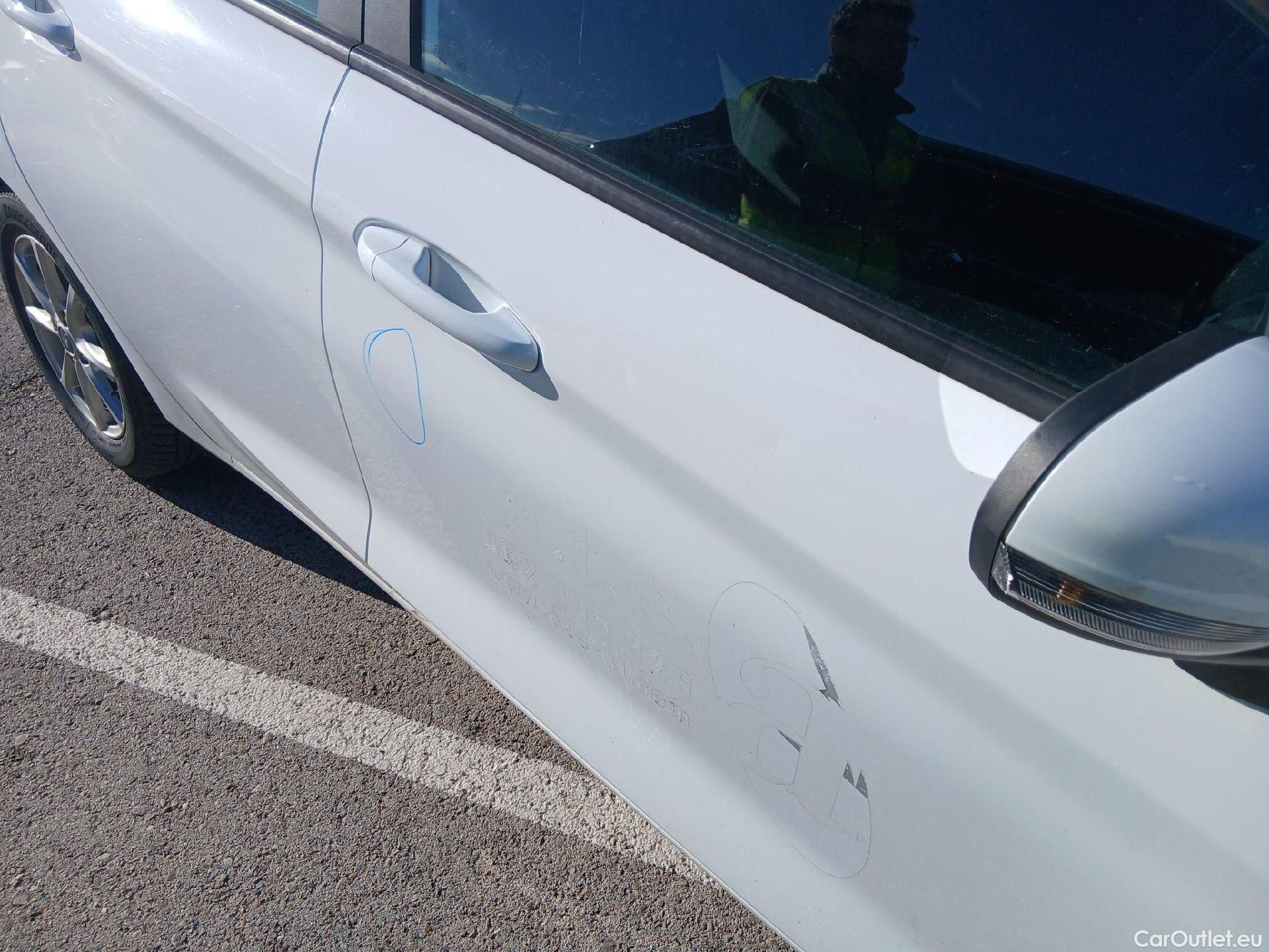  Ford  Fiesta FORD  / 2017 / 5P / berlina con portón 1.5 TDCI 63kW Trend+ 5p (AC) #34