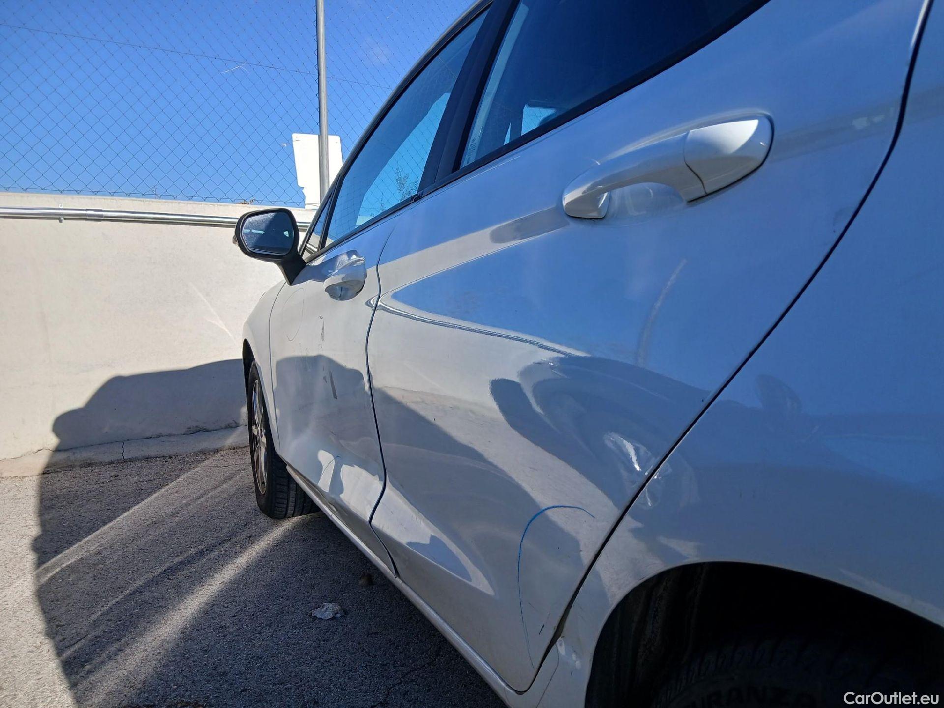  Ford  Fiesta FORD  / 2017 / 5P / berlina con portón 1.5 TDCI 63kW Trend+ 5p (AC) #20