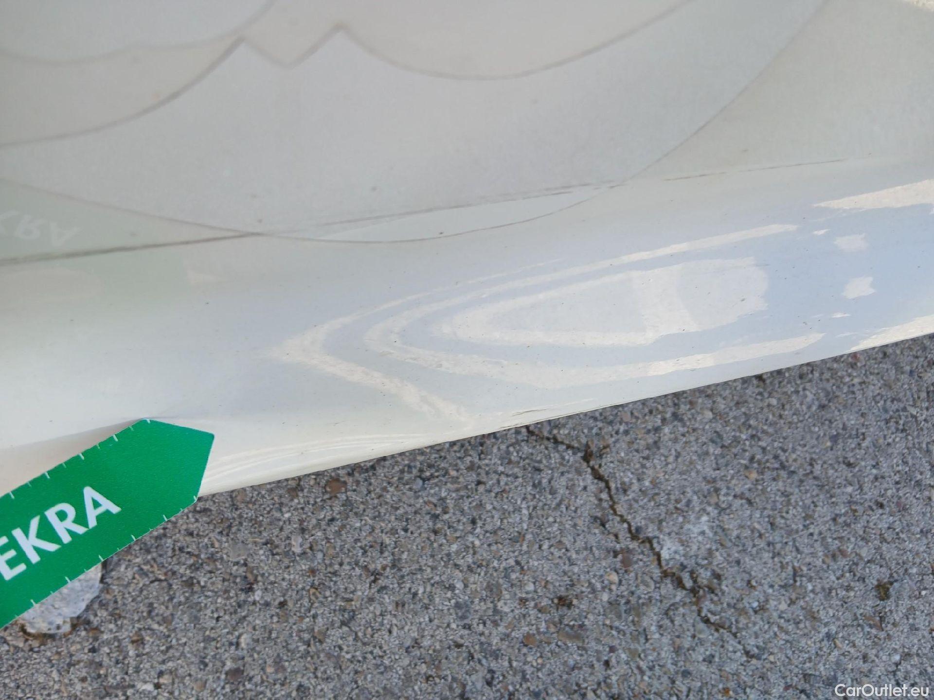  Ford  Fiesta FORD  / 2017 / 5P / berlina con portón 1.5 TDCI 63kW Trend+ 5p (AC) #17