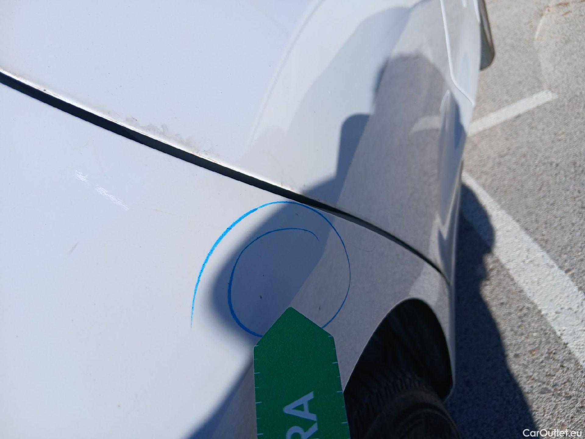  Ford  Fiesta FORD  / 2017 / 5P / berlina con portón 1.5 TDCI 63kW Trend+ 5p (AC) #33