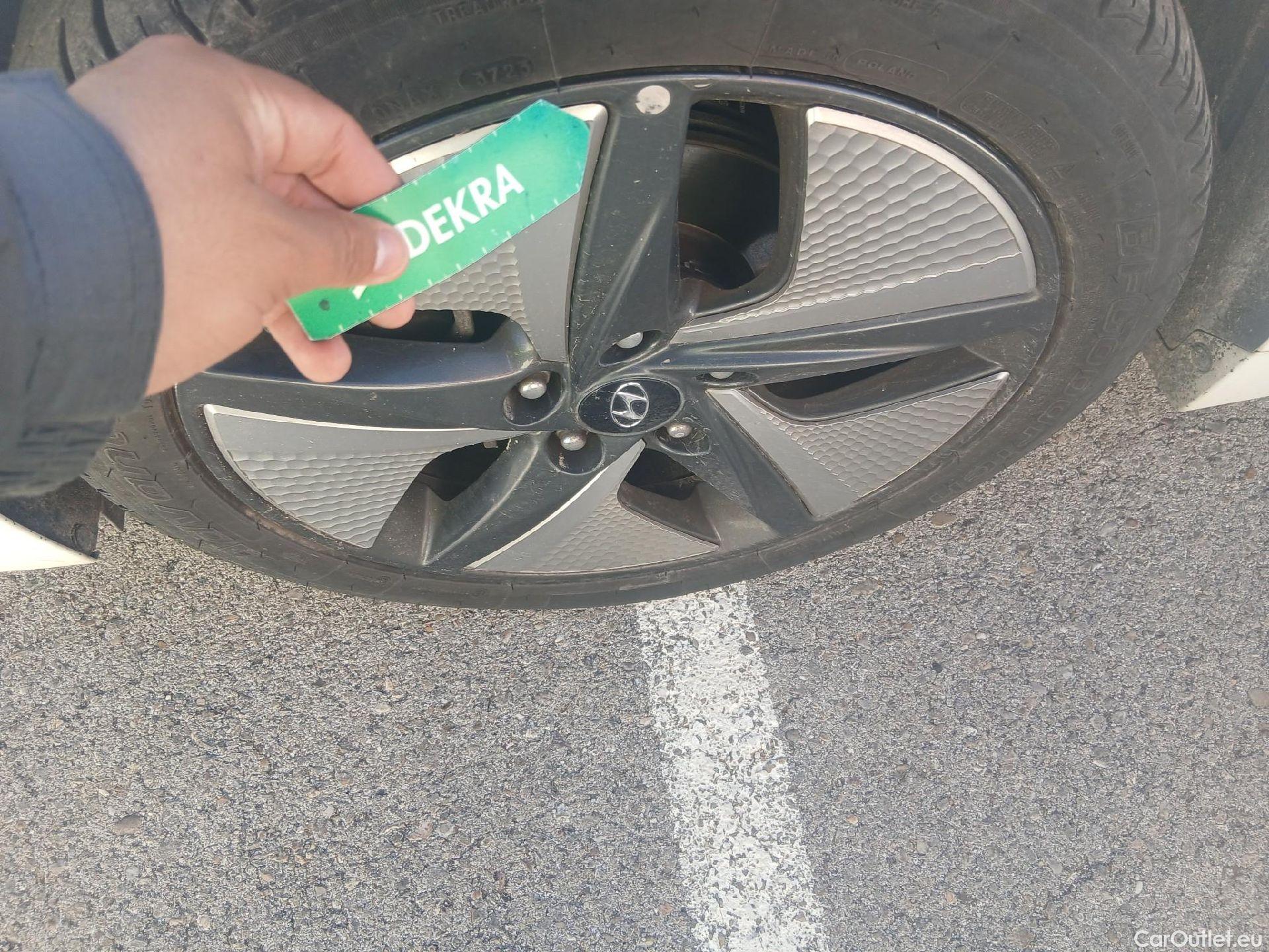  Hyundai   Ioniq HYUNDAI / 2019 / 5P / berlina con portón 1.6 GDI HEV Tecno DCT #12