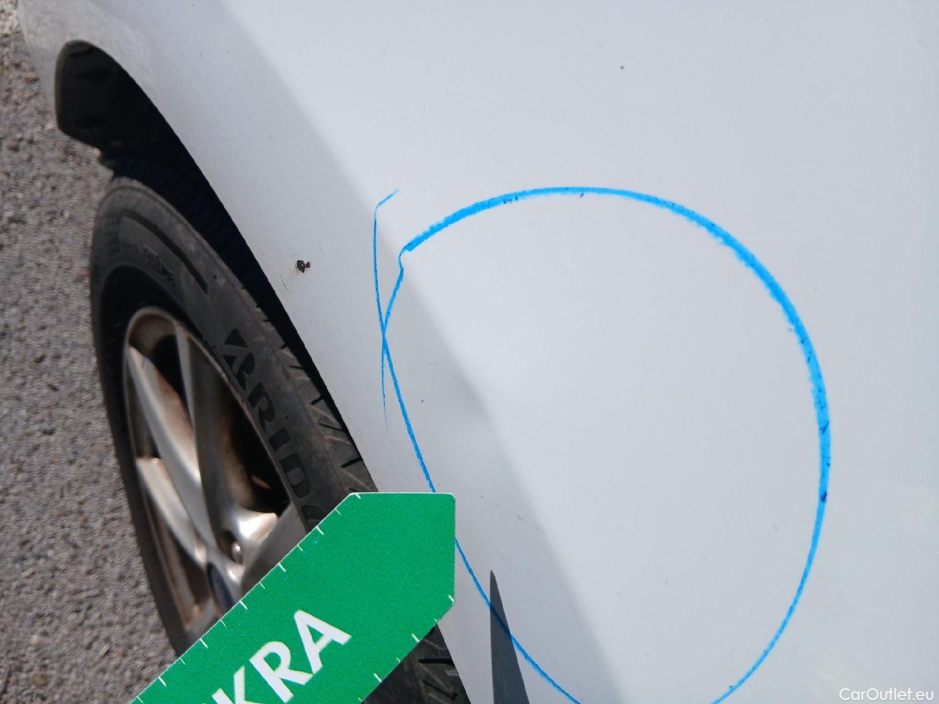  Ford  Fiesta FORD  / 2017 / 5P / berlina con portón 1.5 TDCI 63kW Trend+ 5p (AC) #37