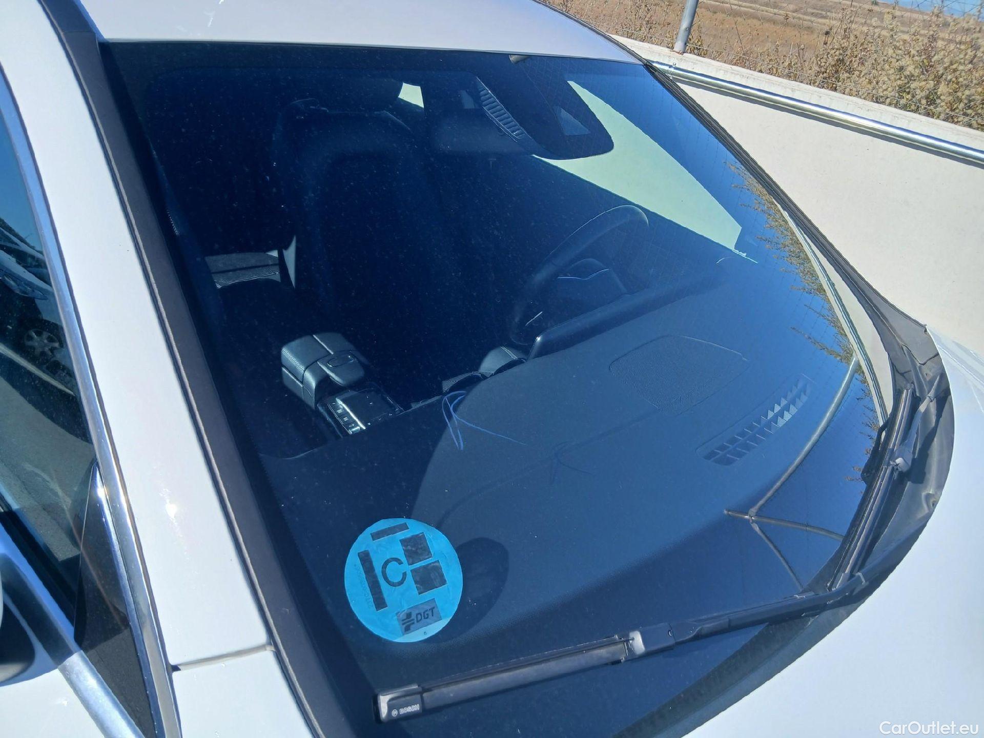  Mercedes  A-Klasse MERCEDES-BENZ Clase A / 2018 / 5P / berlina con portón A 180 #8