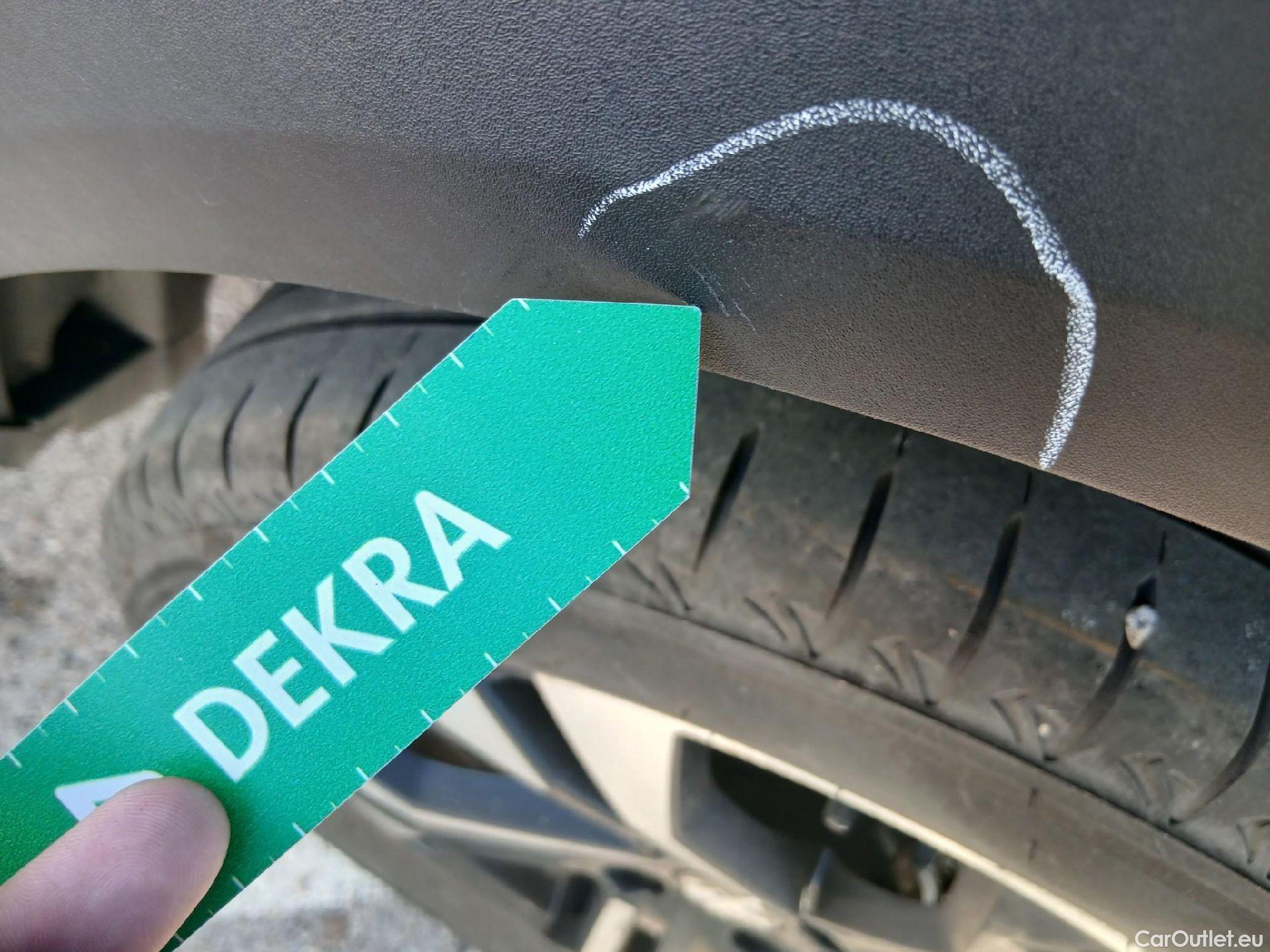  Peugeot  2008 PEUGEOT  / 2019 / 5P / todoterreno Allure Pack Puretech 130 S&S EAT8 (CM2) #19