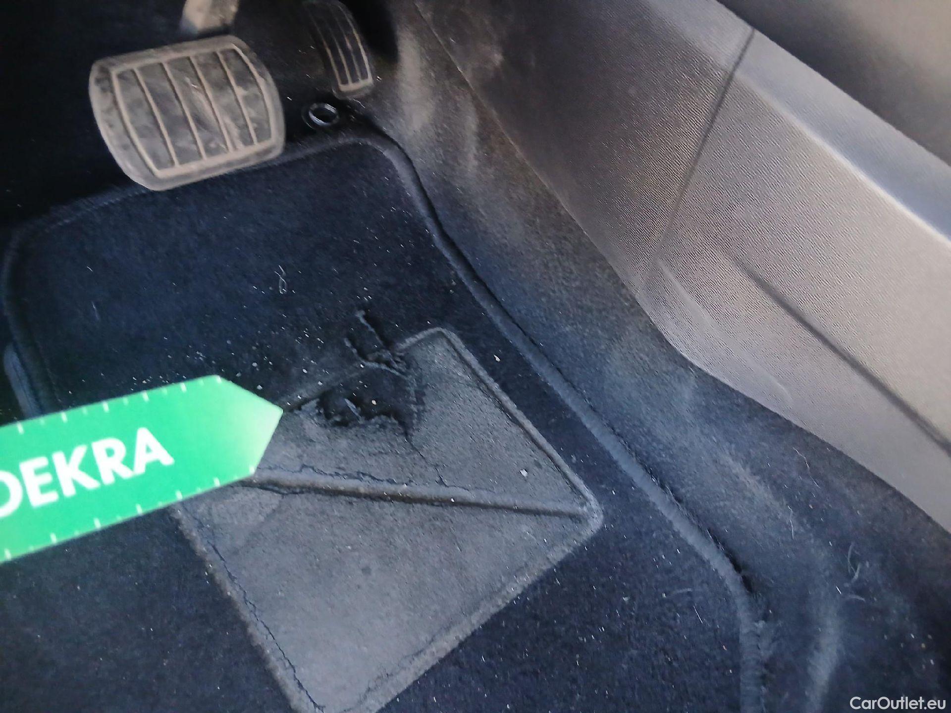  Peugeot  2008 PEUGEOT  / 2019 / 5P / todoterreno Allure Pack Puretech 130 S&S EAT8 (CM2) #1