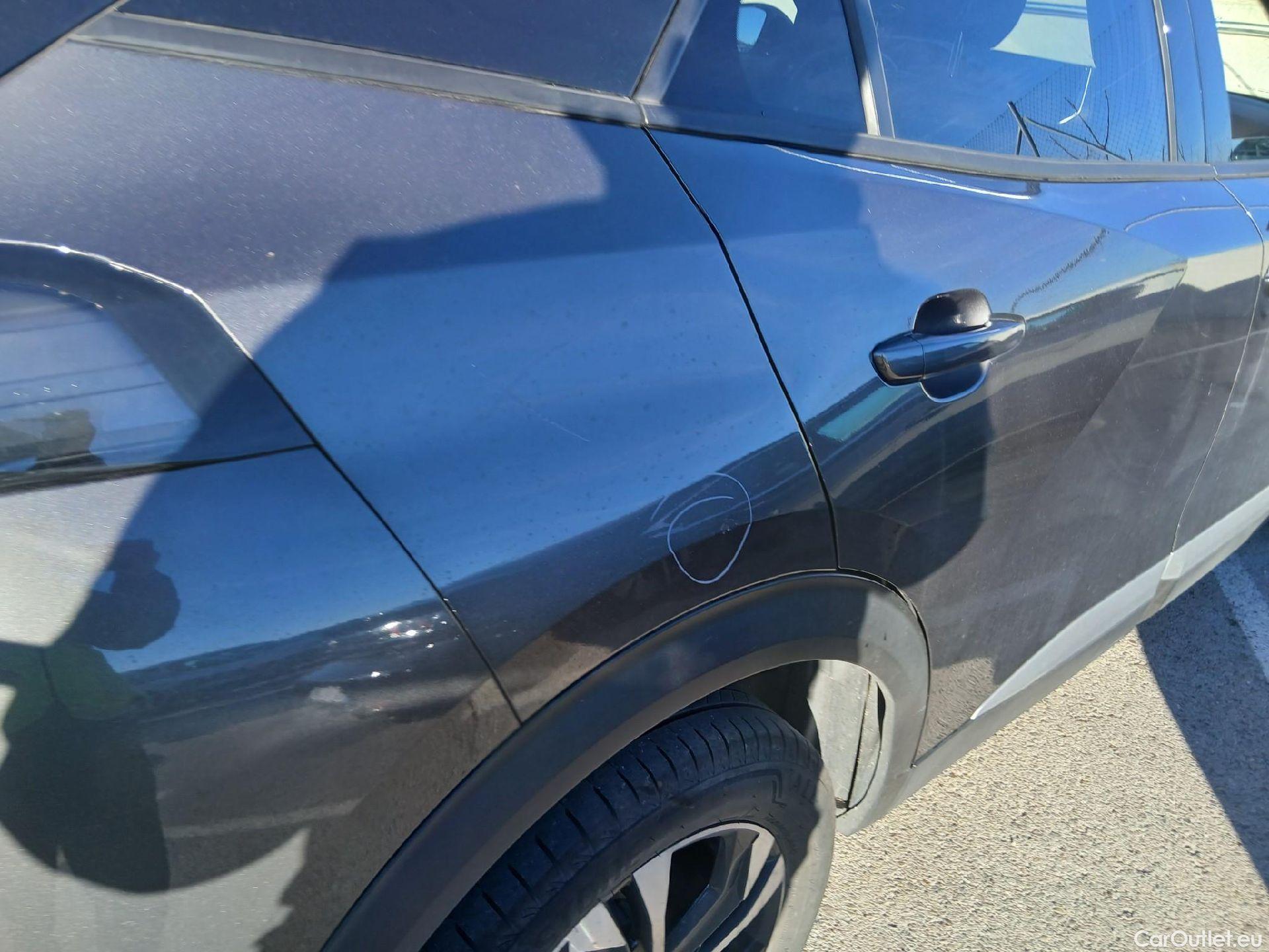  Peugeot  2008 PEUGEOT  / 2019 / 5P / todoterreno Allure Pack Puretech 130 S&S EAT8 (CM2) #24