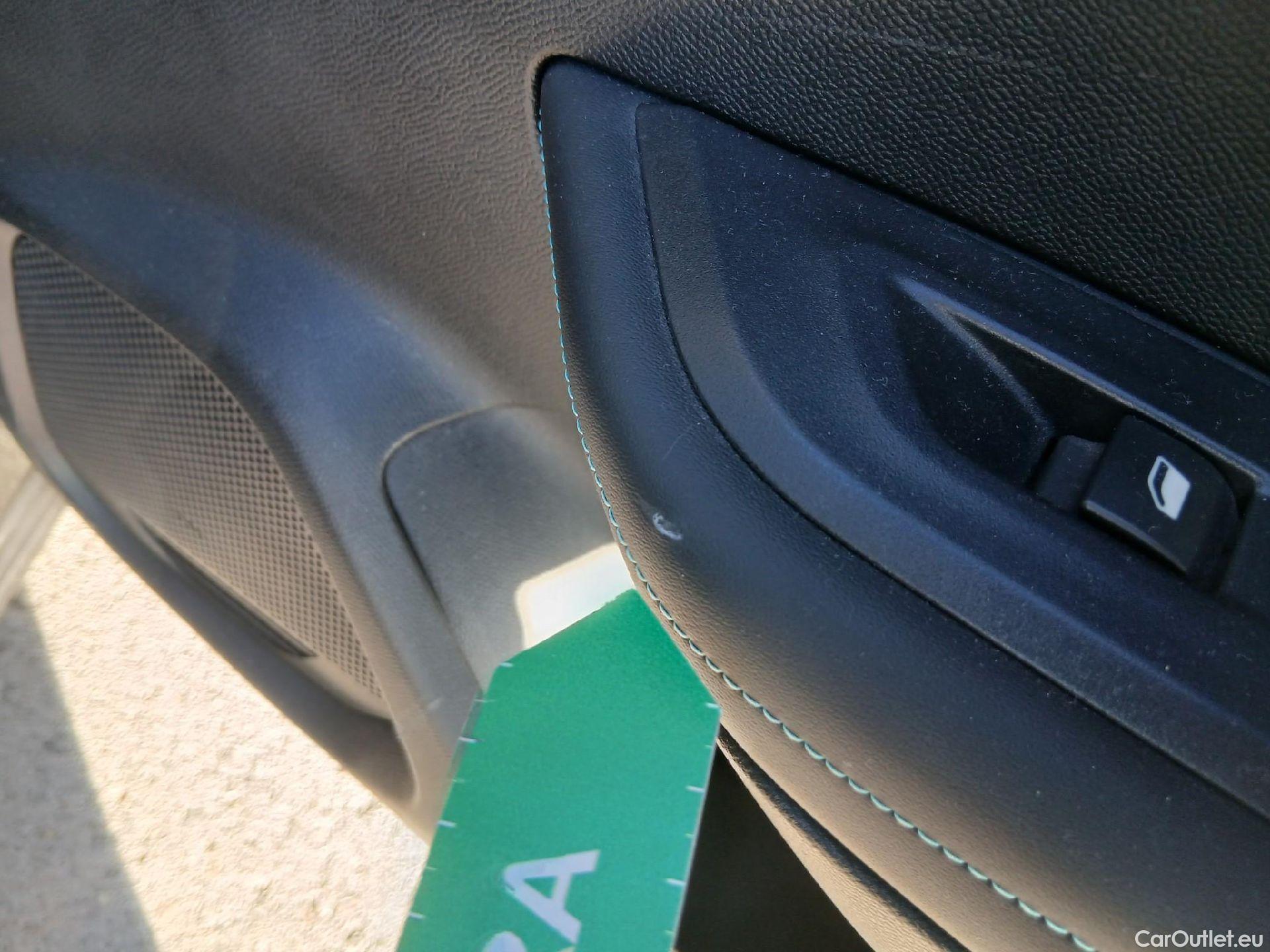  Peugeot  2008 PEUGEOT  / 2019 / 5P / todoterreno Allure Pack Puretech 130 S&S EAT8 (CM2) #6