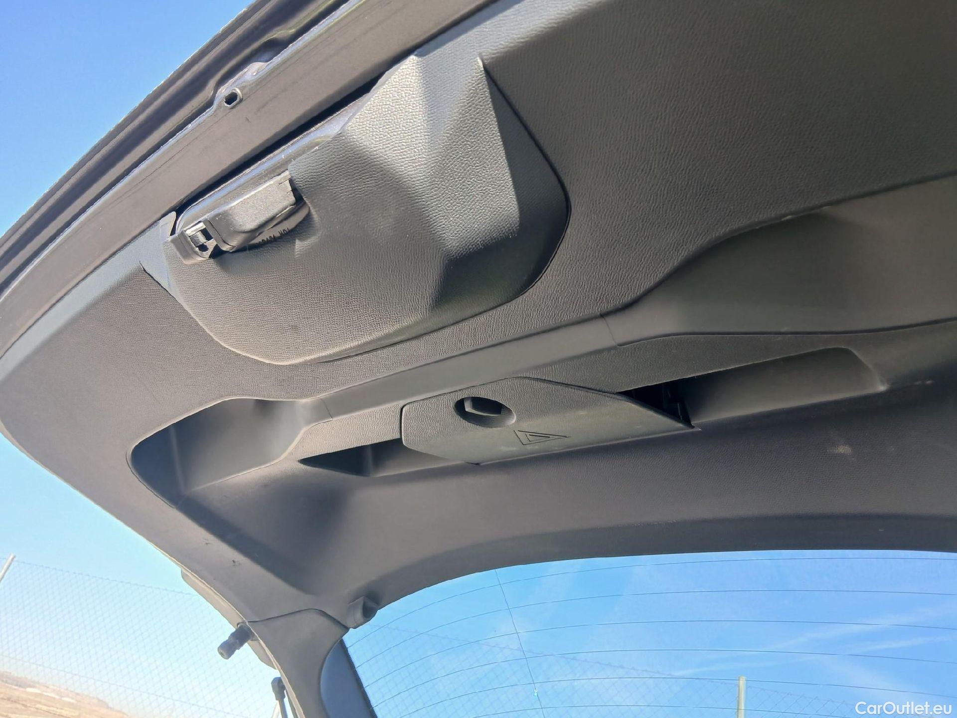  Peugeot  2008 PEUGEOT  / 2019 / 5P / todoterreno Allure Pack Puretech 130 S&S EAT8 (CM2) #3