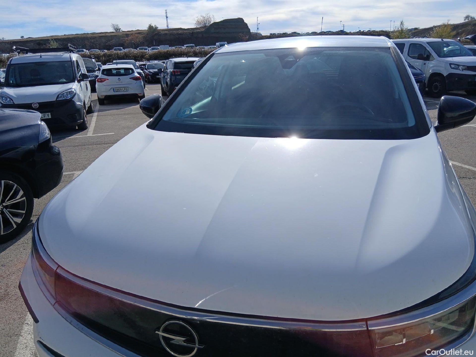  Opel   Grandland X OPEL Grandland / 2021 / 5P / todoterreno 1.5 CDTi Business Edition Auto #3