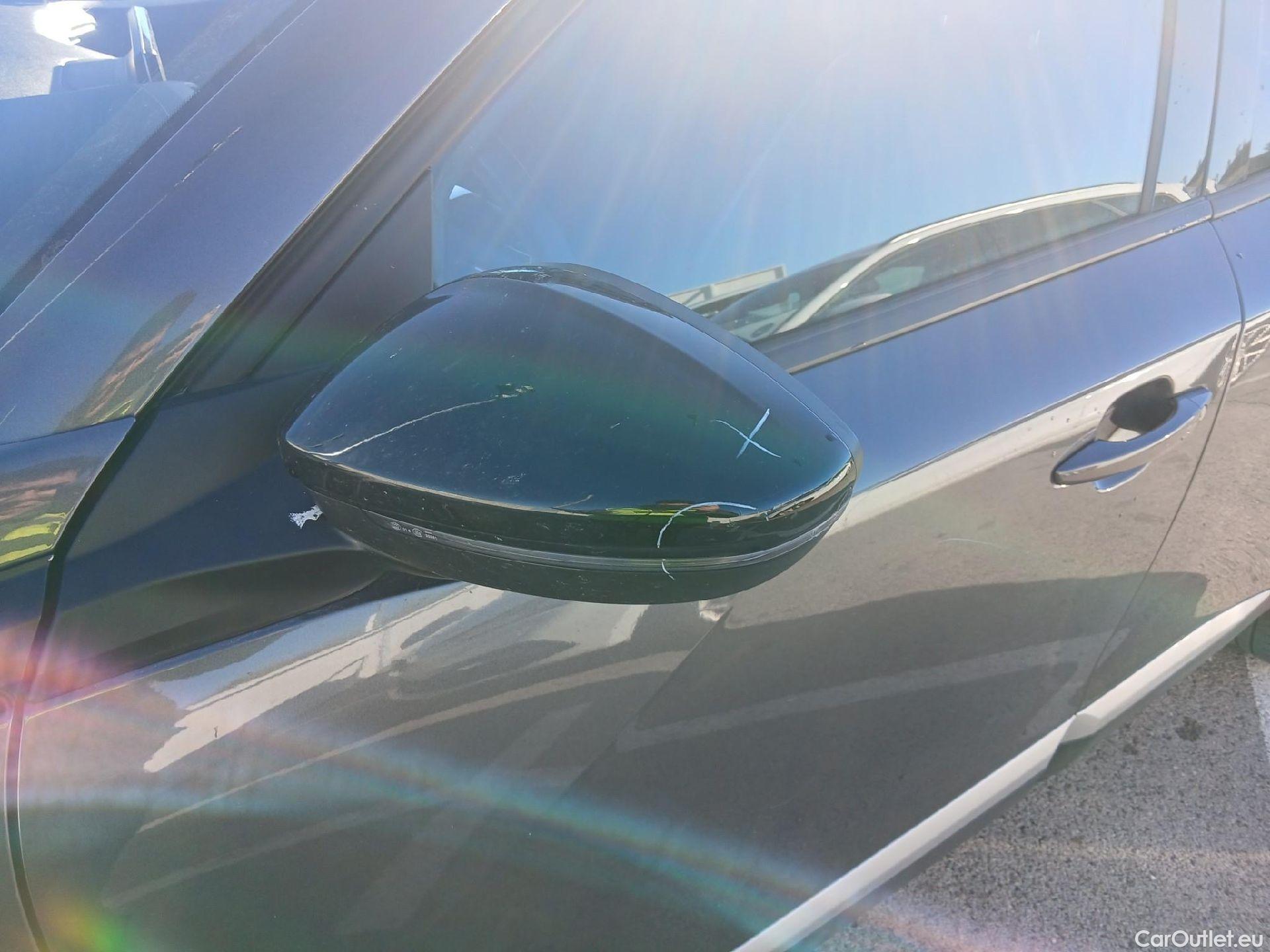  Peugeot  2008 PEUGEOT  / 2019 / 5P / todoterreno Allure Pack Puretech 130 S&S EAT8 (CM2) #14