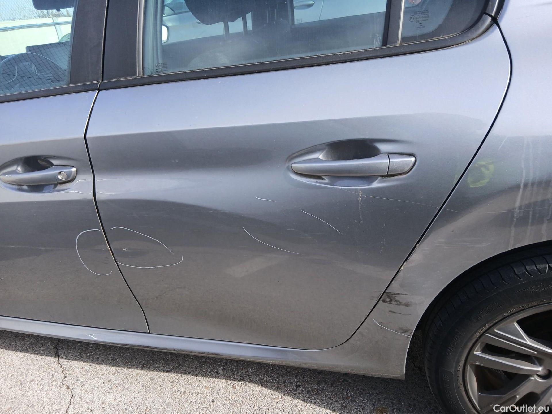  Peugeot  208 PEUGEOT  / 2019 / 5P / berlina con portón PureTech 73kW (100CV) Active Pack #20