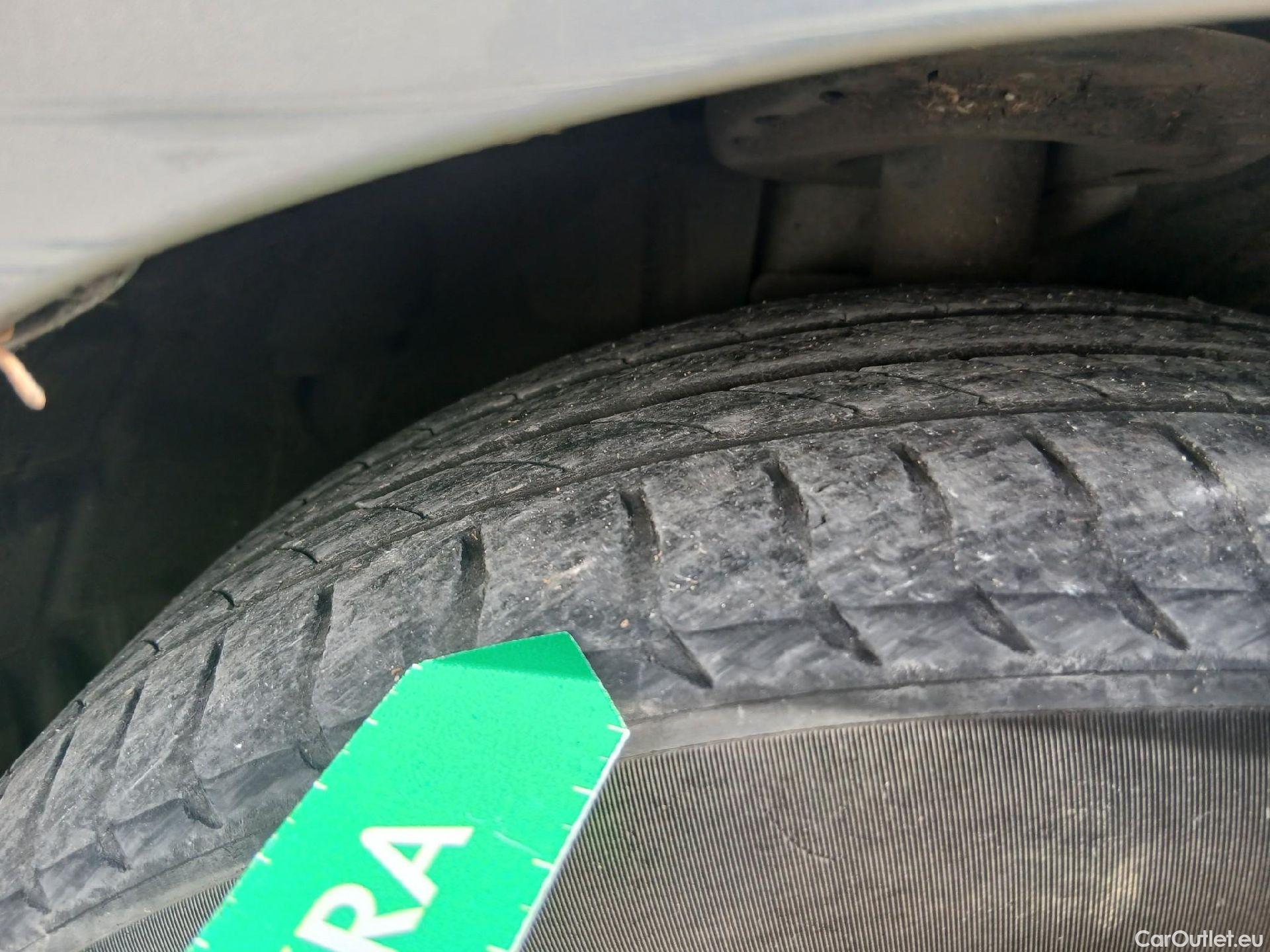  Peugeot  208 PEUGEOT  / 2019 / 5P / berlina con portón PureTech 73kW (100CV) Active Pack #8