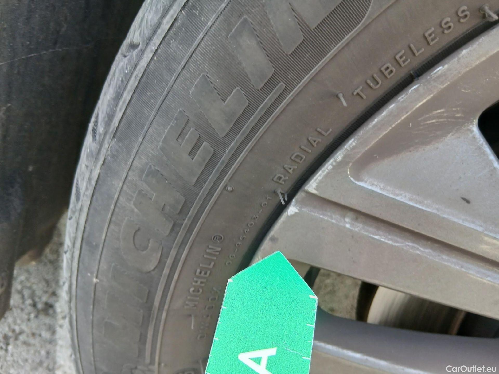  Peugeot  208 PEUGEOT  / 2019 / 5P / berlina con portón PureTech 73kW (100CV) Active Pack #69