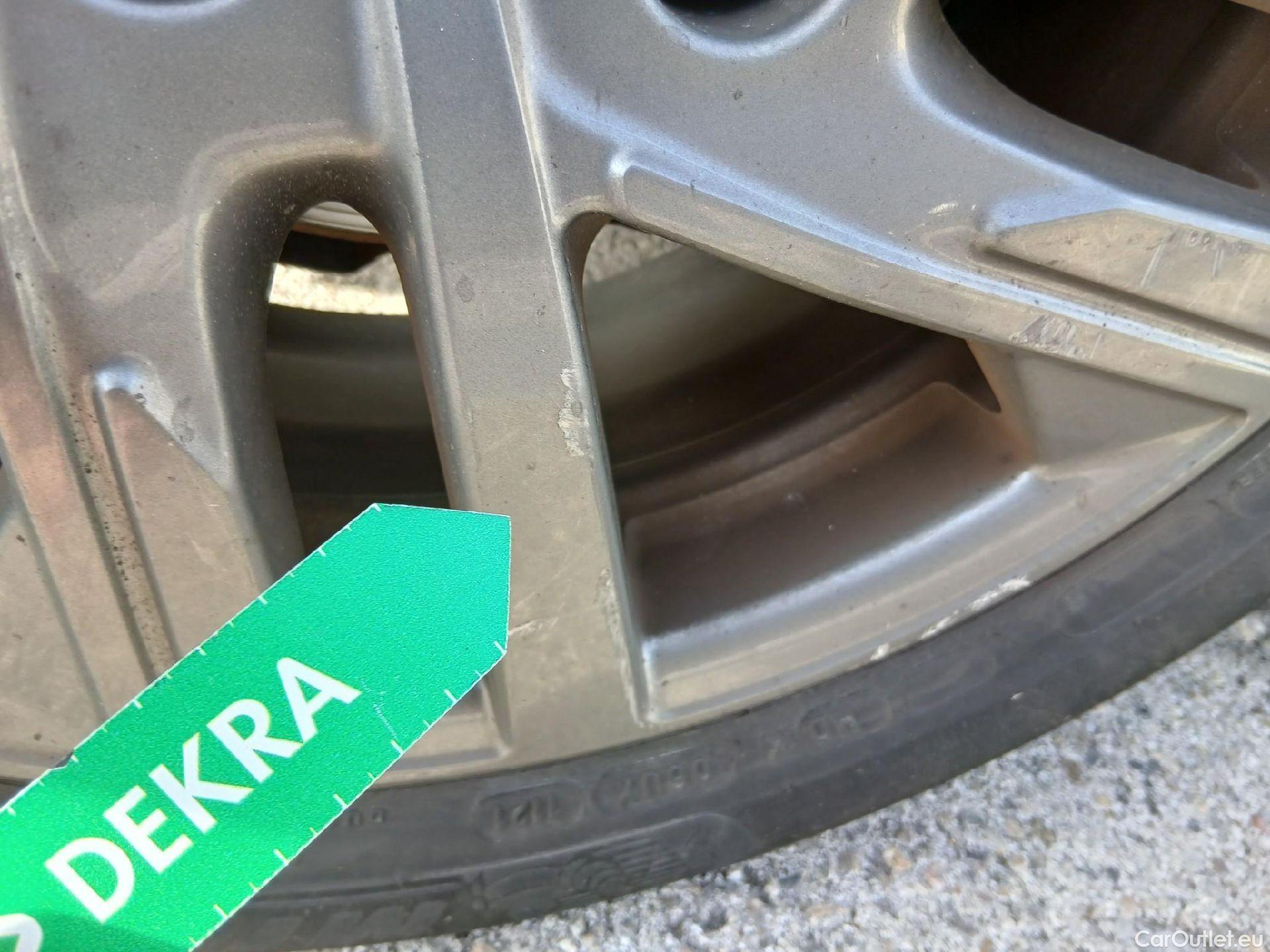  Peugeot  208 PEUGEOT  / 2019 / 5P / berlina con portón PureTech 73kW (100CV) Active Pack #36