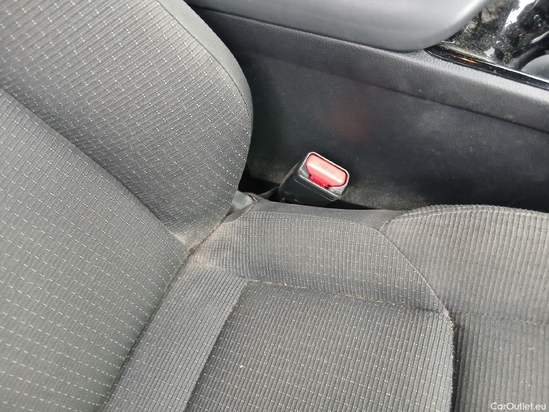  Toyota  C-HR TOYOTA  / 2016 / 5P / todoterreno 1.8 125H Advance (CX) #18