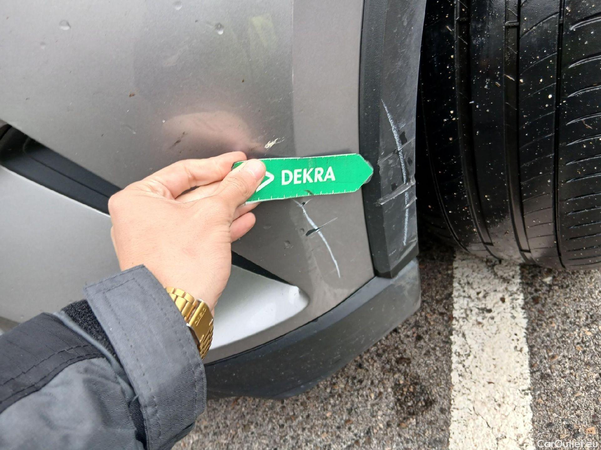  Toyota  C-HR TOYOTA  / 2016 / 5P / todoterreno 1.8 125H Advance (CX) #3