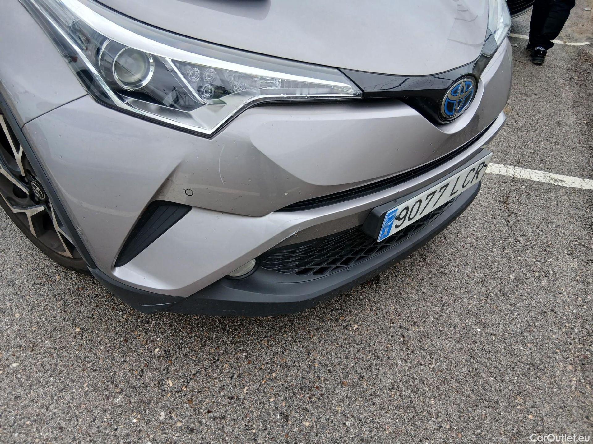  Toyota  C-HR TOYOTA  / 2016 / 5P / todoterreno 1.8 125H Advance (CX) #2