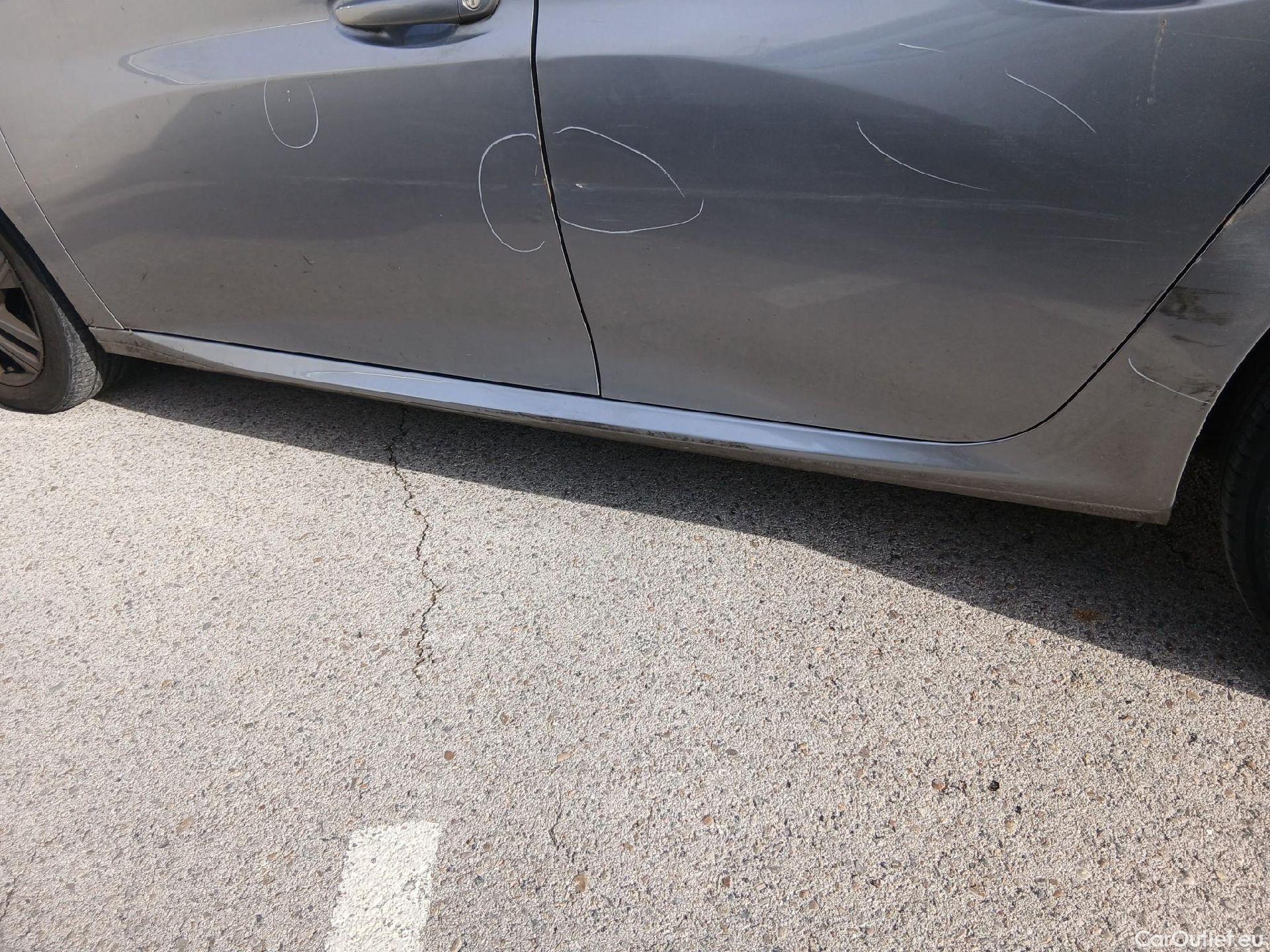  Peugeot  208 PEUGEOT  / 2019 / 5P / berlina con portón PureTech 73kW (100CV) Active Pack #18