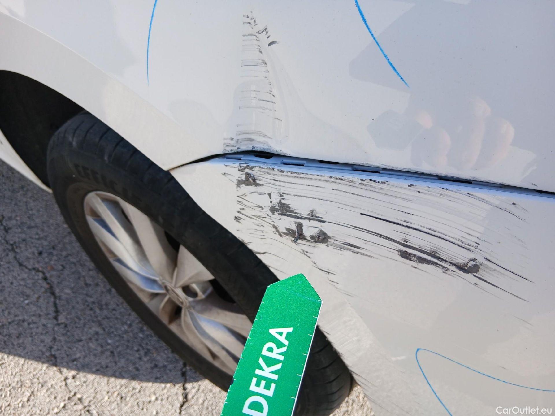  Skoda  KAMIQ SKODA  1.0 TSI 81kW (110CV) DSG Ambition (CX) #29