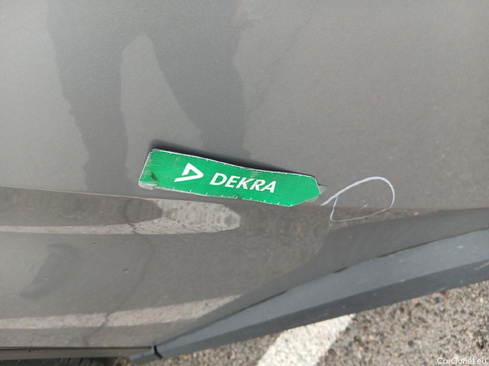  Toyota  C-HR TOYOTA  / 2016 / 5P / todoterreno 1.8 125H Advance (CX) #15