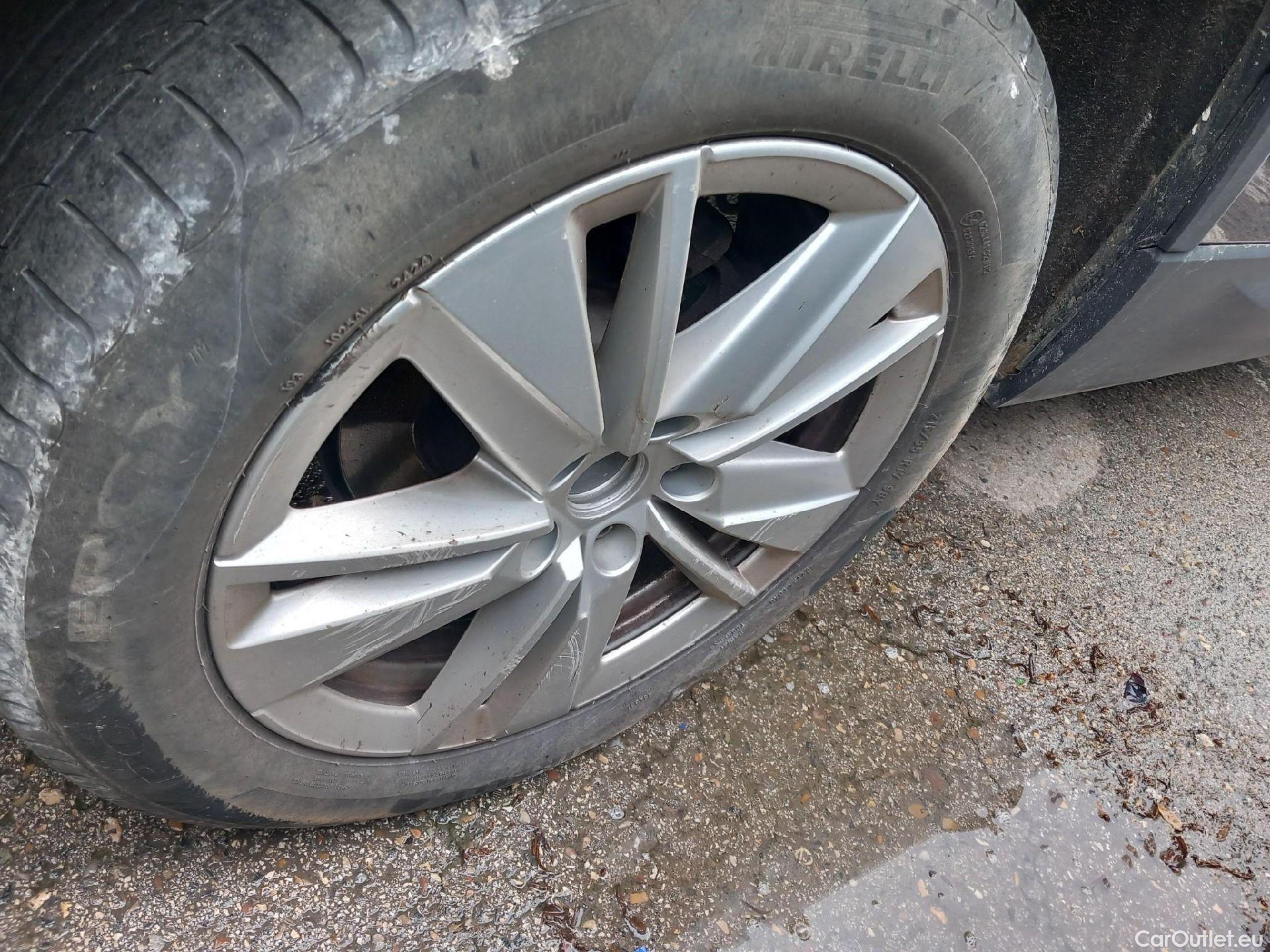  Skoda  Karoq SKODA  / 2017 / 5P / todoterreno 2.0 TDI 85kW (115CV) Ambition #34