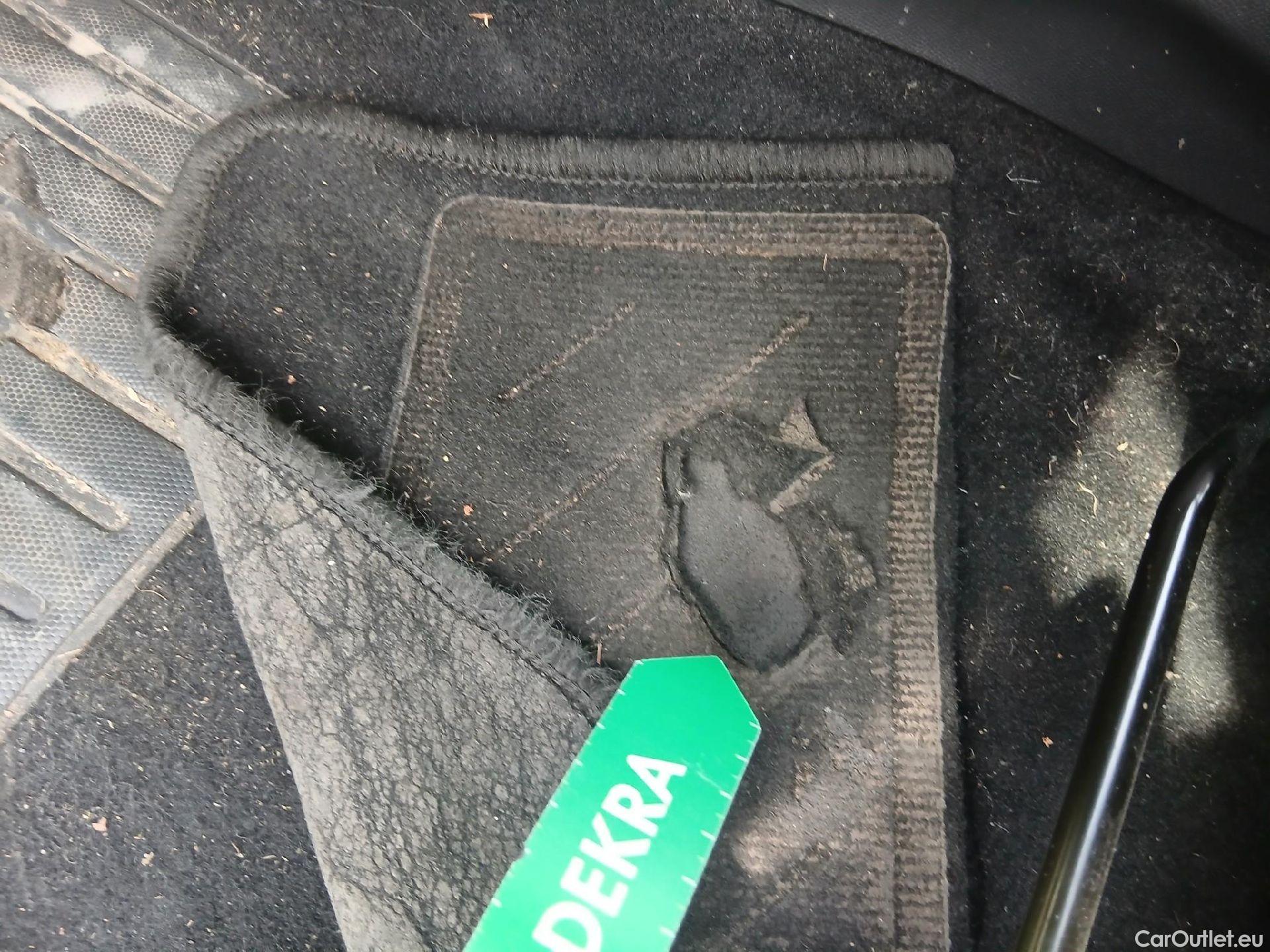  Peugeot  208 PEUGEOT  / 2019 / 5P / berlina con portón PureTech 73kW (100CV) Active Pack #57