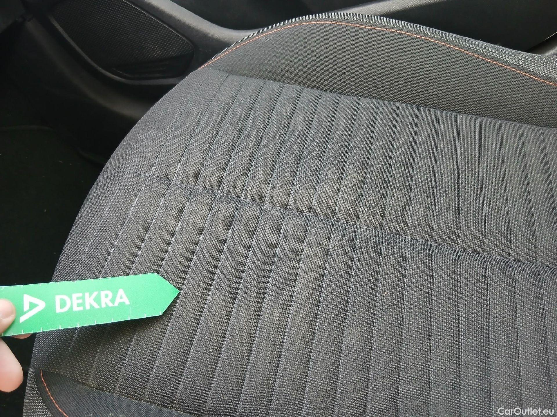  Peugeot  208 PEUGEOT  / 2019 / 5P / berlina con portón PureTech 73kW (100CV) Active Pack #64