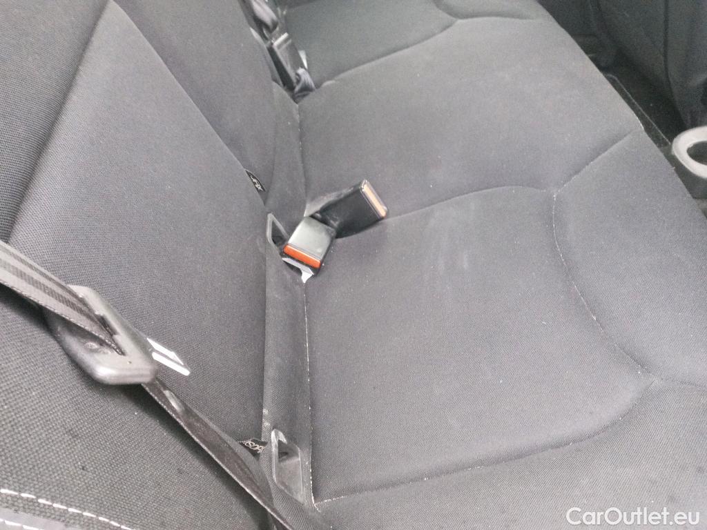  Renault  Clio RENAULT  / 2016 / 5P / berlina con portón Business TCe 66kW (90CV) GLP -18 #8