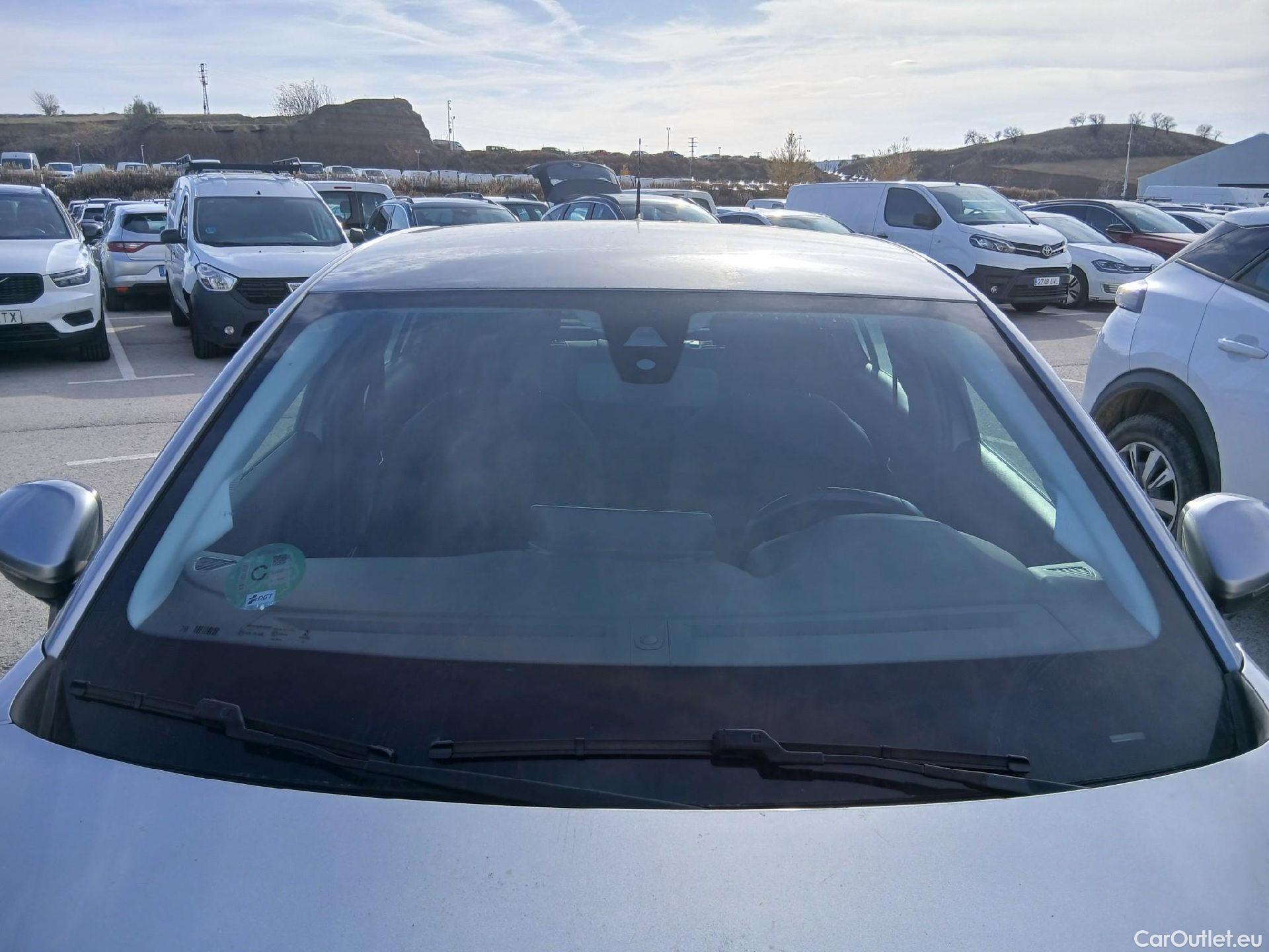  Peugeot  208 PEUGEOT  / 2019 / 5P / berlina con portón PureTech 73kW (100CV) Active Pack #1