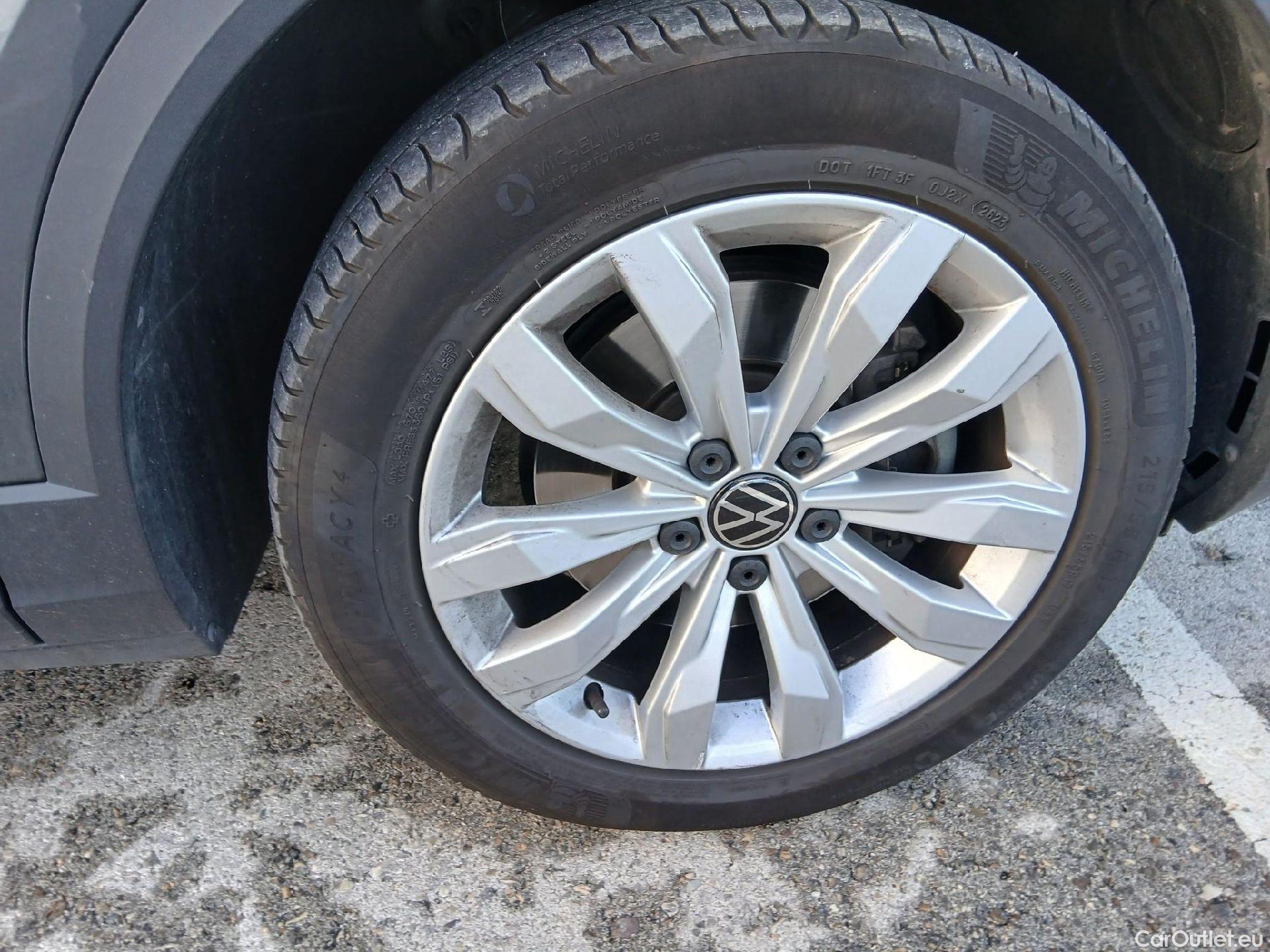  Volkswagen  T-ROC VOLKSWAGEN  / 2017 / 5P / todoterreno Advance 2.0 TDI 110kW (150CV) DSG (AC2) #28