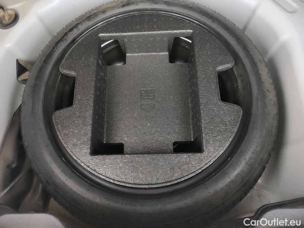  Toyota  Yaris TOYOTA  / 2020 / 5P / berlina con portón 1.5 120H Business Plus #39